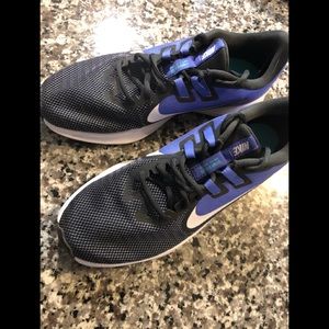 Women’s Nike Downshifter Size 9 New with box 💜